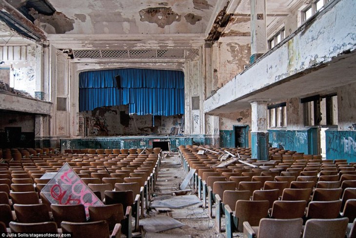 abandoned_school_theatre